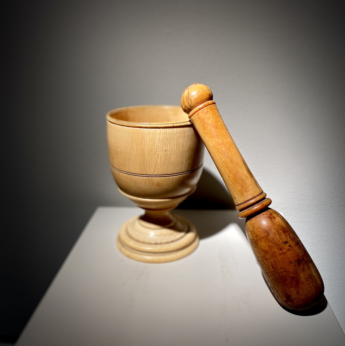 Fine 17th. century German turned ivory mortar with pestle