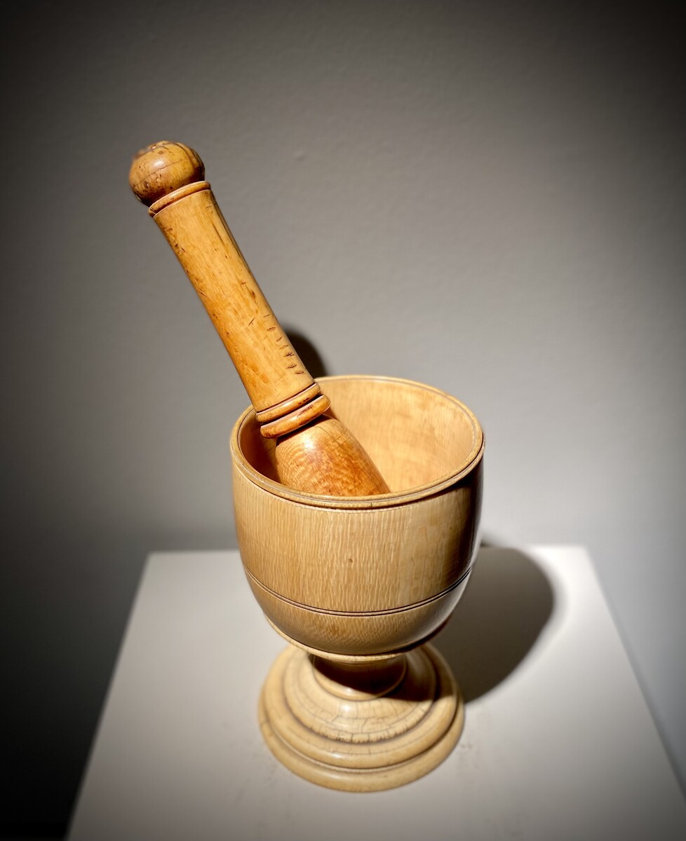 Fine 17th. century German turned ivory mortar with pestle